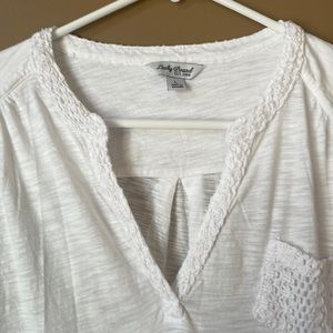 3/4 sleeve Lucky Brand hippy top with crocheted trim and pocket!